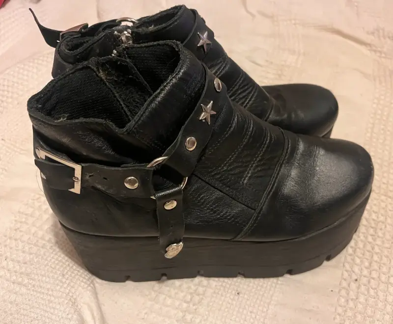 Botines de plataforma negros con hebillas  y estre - 3