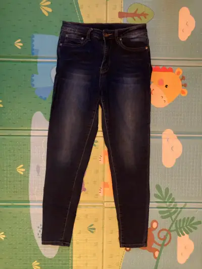 Jeans ajustados azul oscuro para mujer - miniatura 1