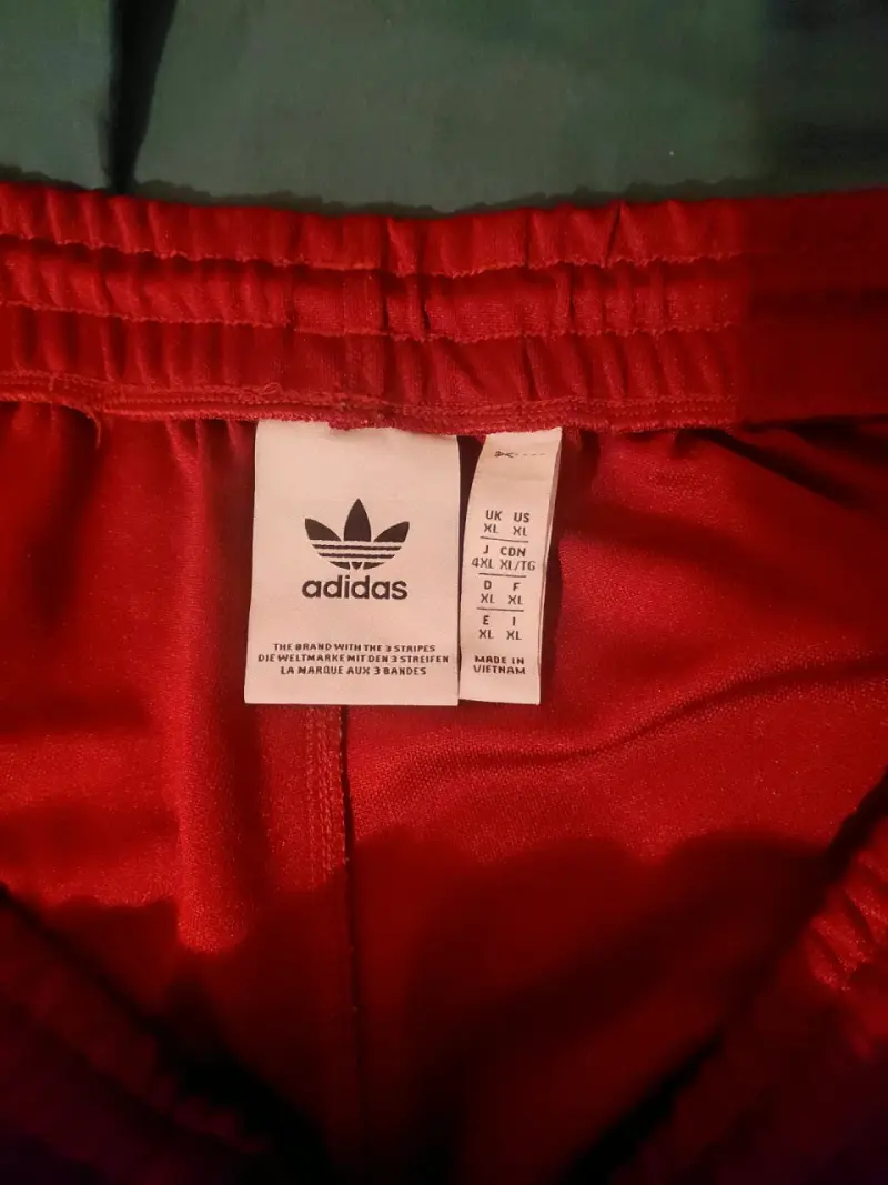 Shorts deportivos rojos Adidas para hombre - 3