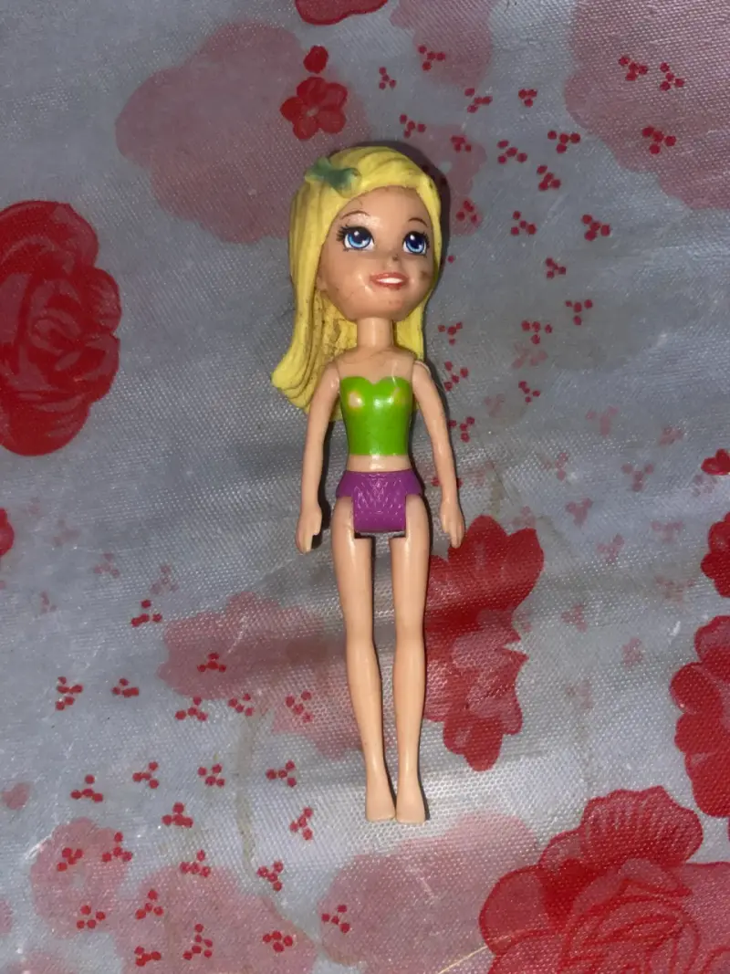 Polly Pocket Mattel con ropa colorida - 1