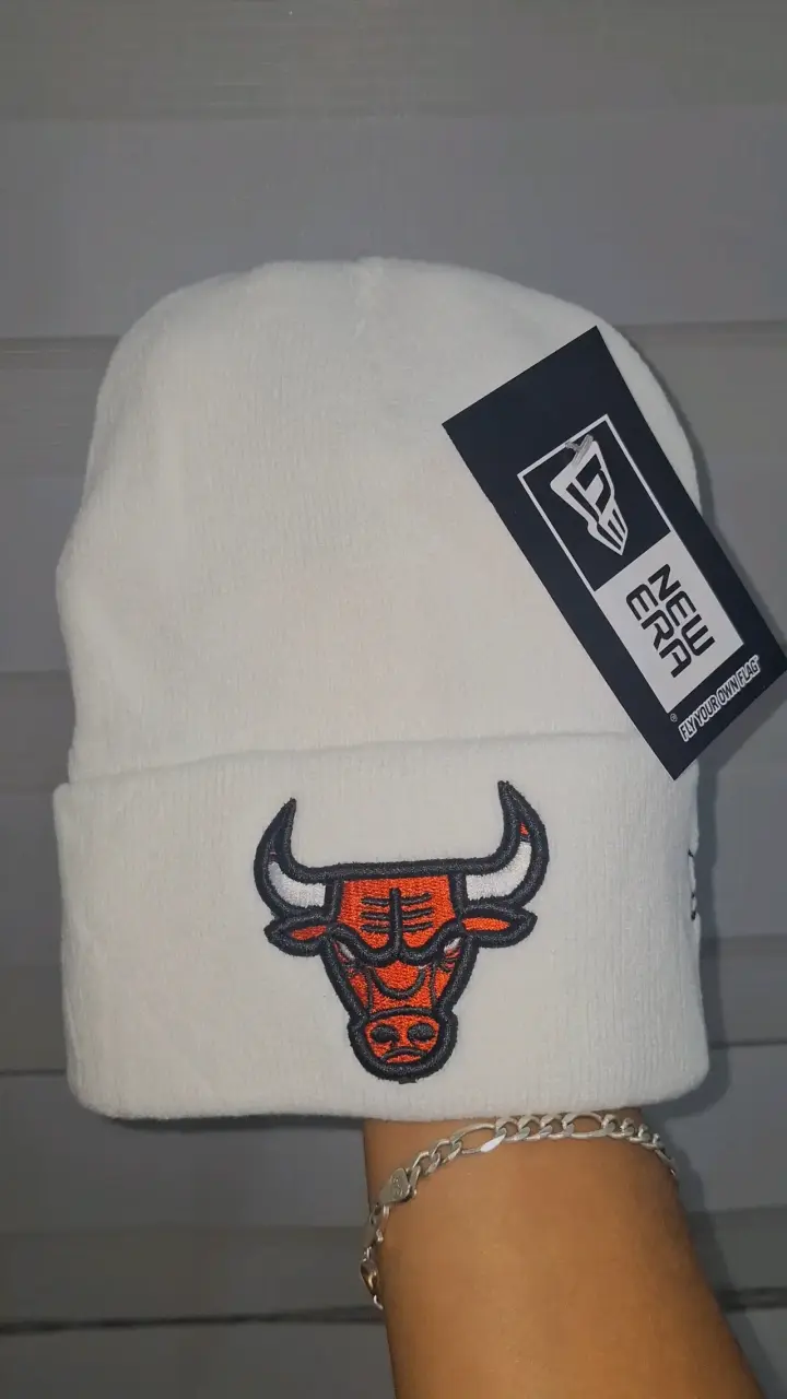 Gorro blanco New Era con logo Chicagobulls bordado