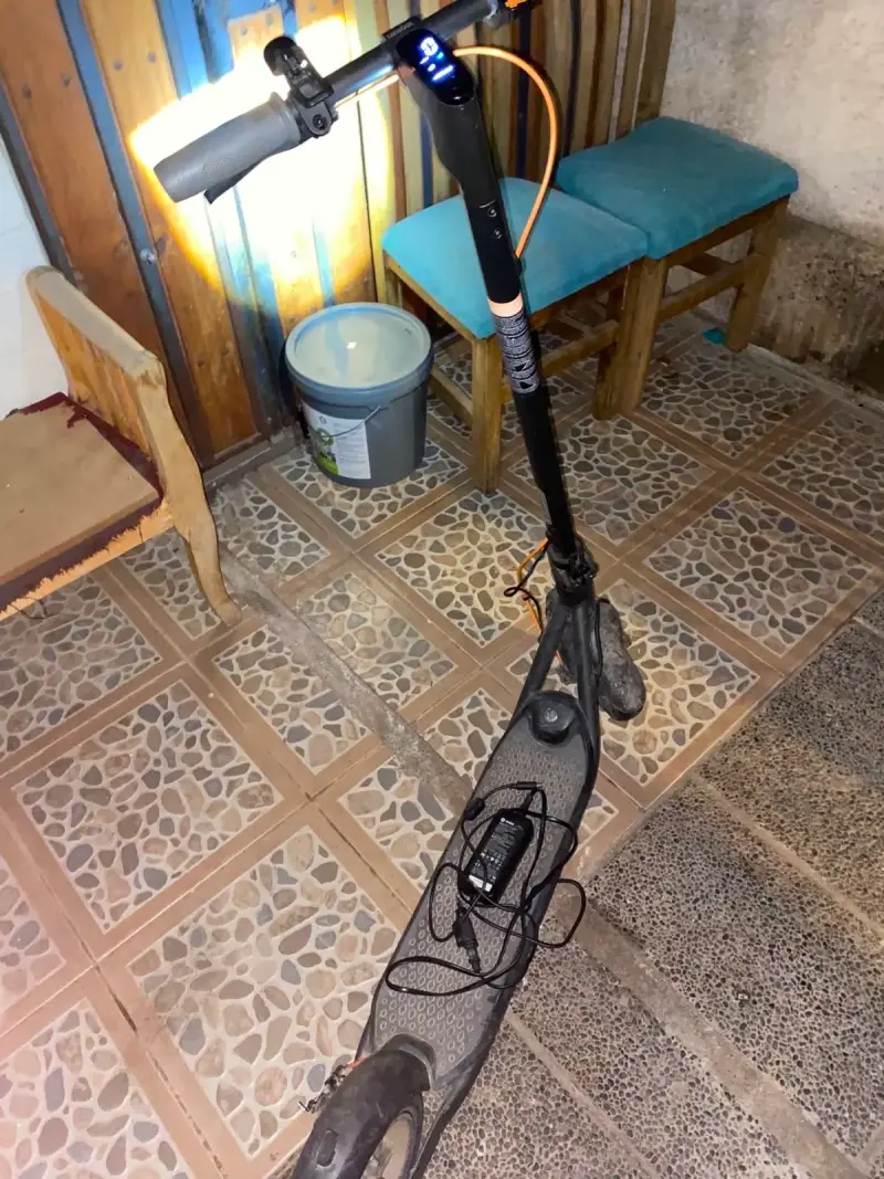 Scooter eléctrico Ninebot con luces LED - 1