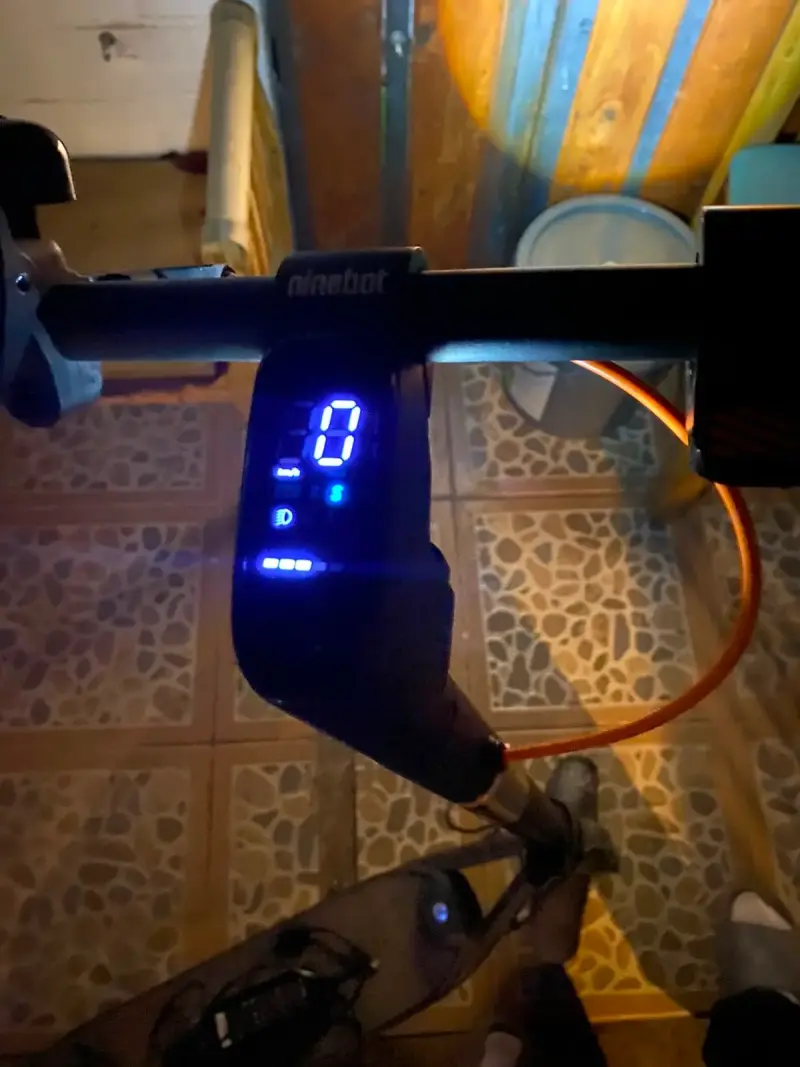 Scooter eléctrico Ninebot con luces LED - 3