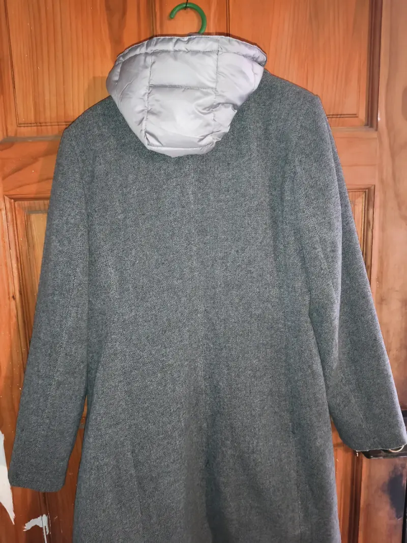 Abrigo gris con capucha John Baner - 3