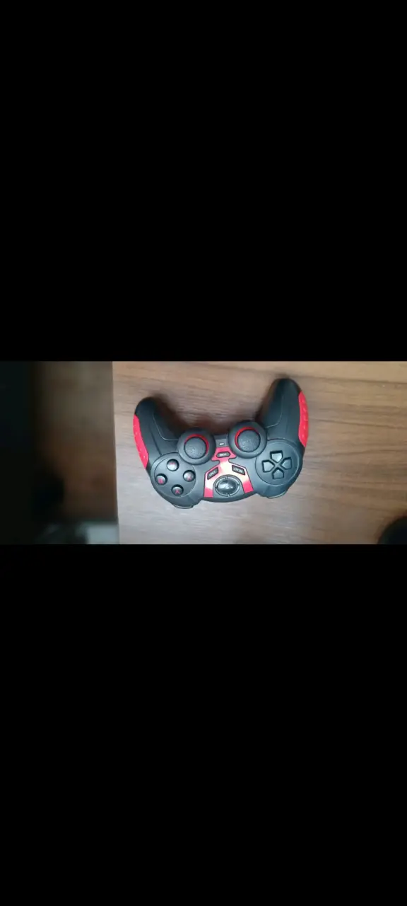 Control inalámbrico para videojuegos negro y rojo