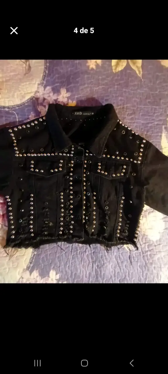 Conjunto de chaqueta y falda negra con tachas - 4