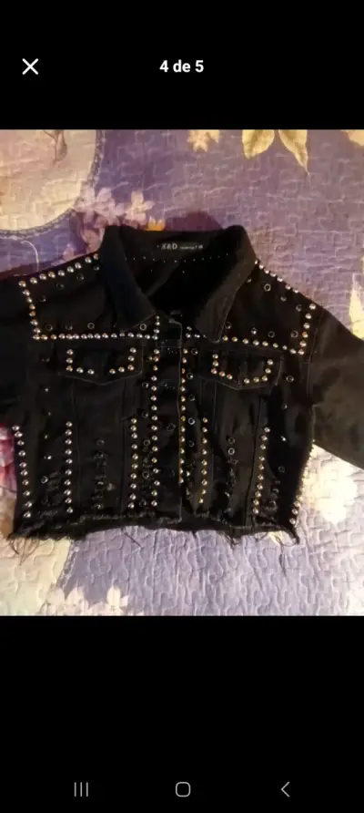 Conjunto de chaqueta y falda negra con tachas - miniatura 4