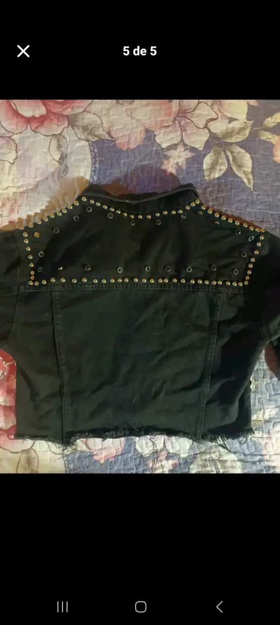 Conjunto de chaqueta y falda negra con tachas - 5