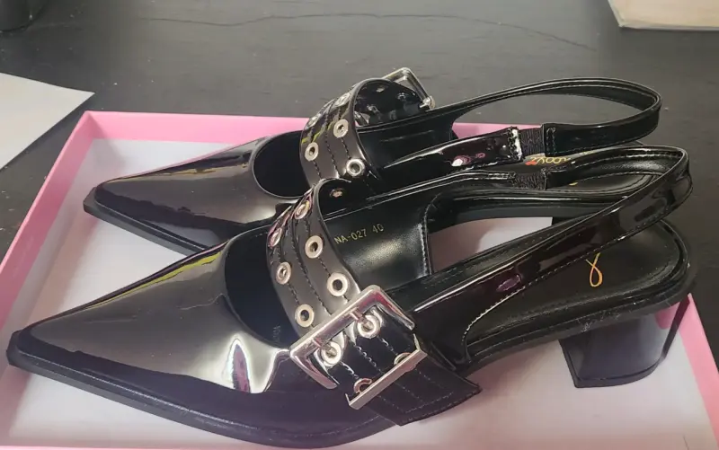 Zapatos de charol negro con hebilla - 3