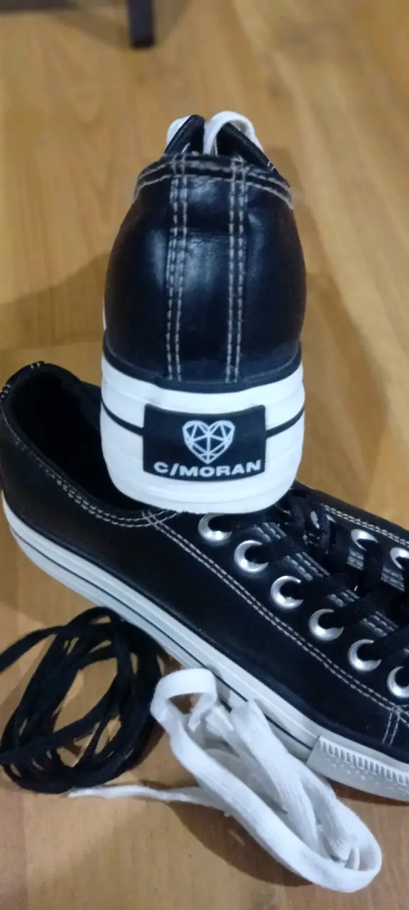 Zapatillas negras estilo casual con cordones - 2