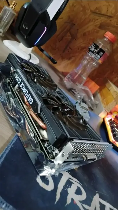 Tarjeta gráfica GTX 1660TI - miniatura 1