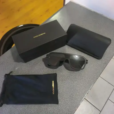 Gafas de sol Dolce & Gabbana negras con estuche - miniatura 1