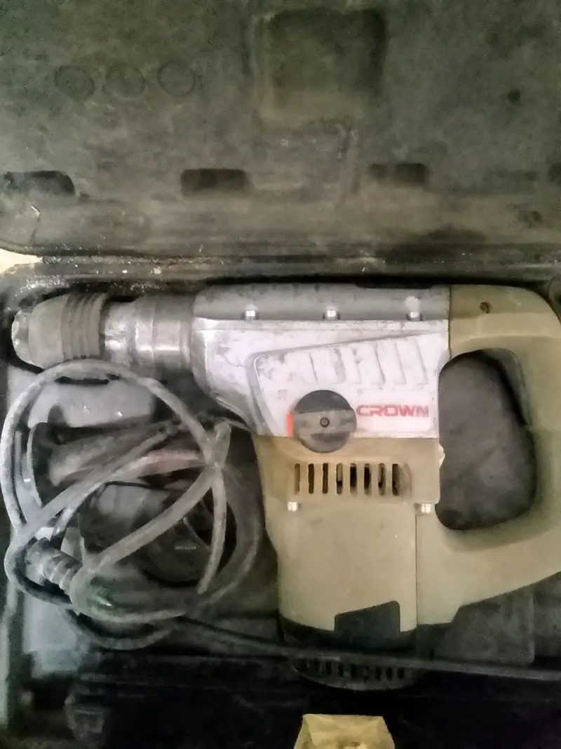 Martillo demoledor Crown 1050W con maletín - 4