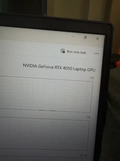 Laptop HP Victus con 16GB RAM y RTX 4050 - miniatura 4