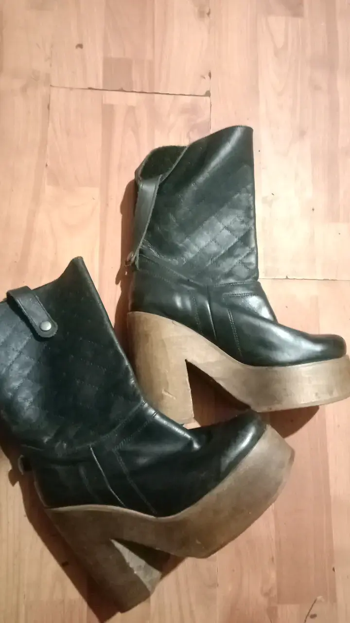 Botas de cuero negras con plataforma alta