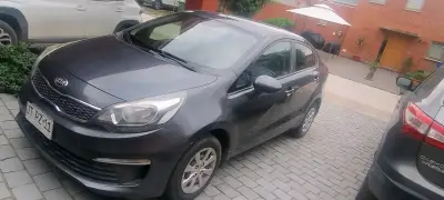 Auto Kia Rio 2017en buen estado - miniatura 1