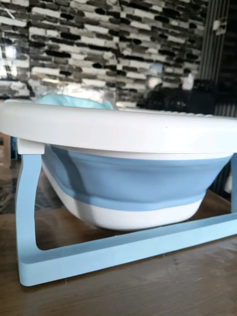 Tina de baño plegable para bebé con cojín celeste - 2