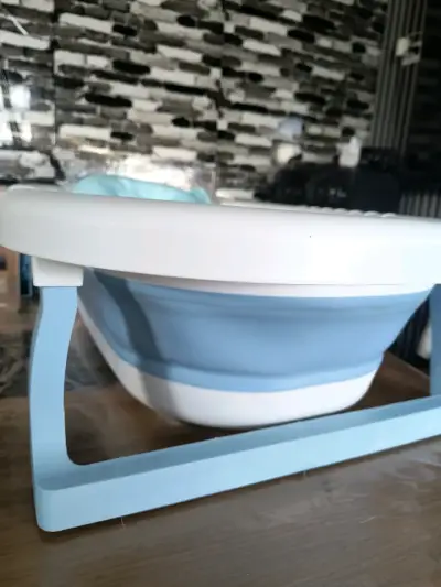 Tina de baño plegable para bebé con cojín celeste - miniatura 2
