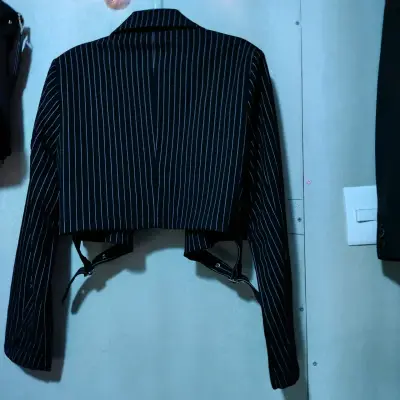 ConVjunto de blazer y pantalón negro a rayas para - miniatura 4