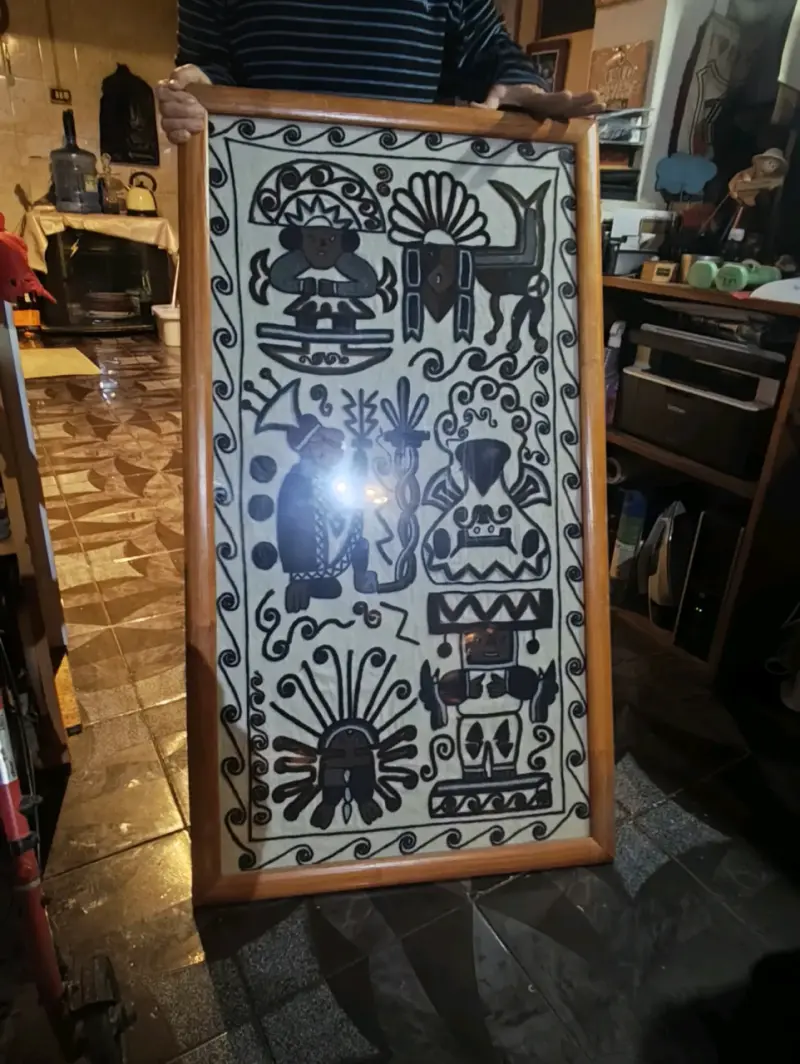 Tapiz decorativo artesanal con marco de madera - 2