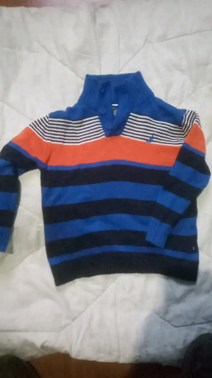 Suéter de rayas para niño azul y naranja