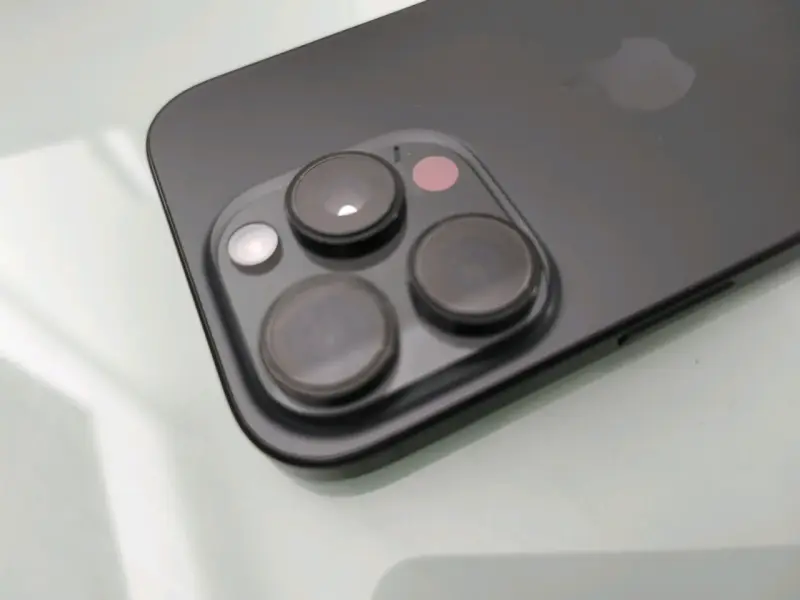 iPhone 16 Pro en excelente estado - 2