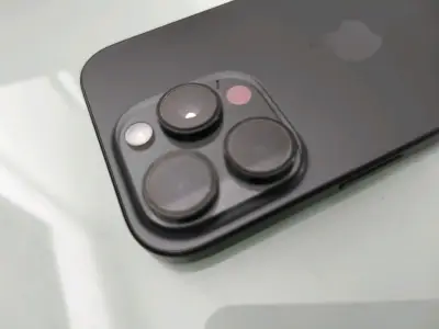 iPhone 16 Pro en excelente estado - miniatura 2