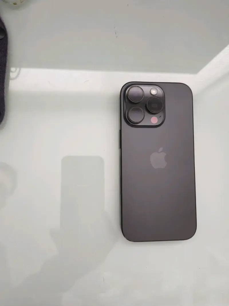 iPhone 16 Pro en excelente estado - 3