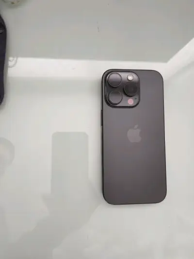 iPhone 16 Pro en excelente estado - miniatura 3