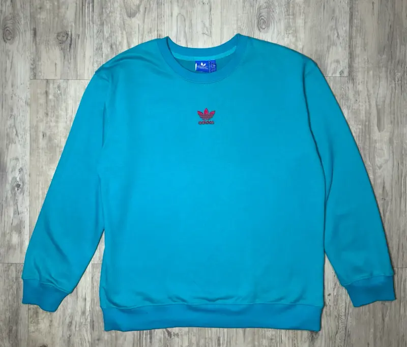 Polerón Adidas turquesa con logo bordado - 1