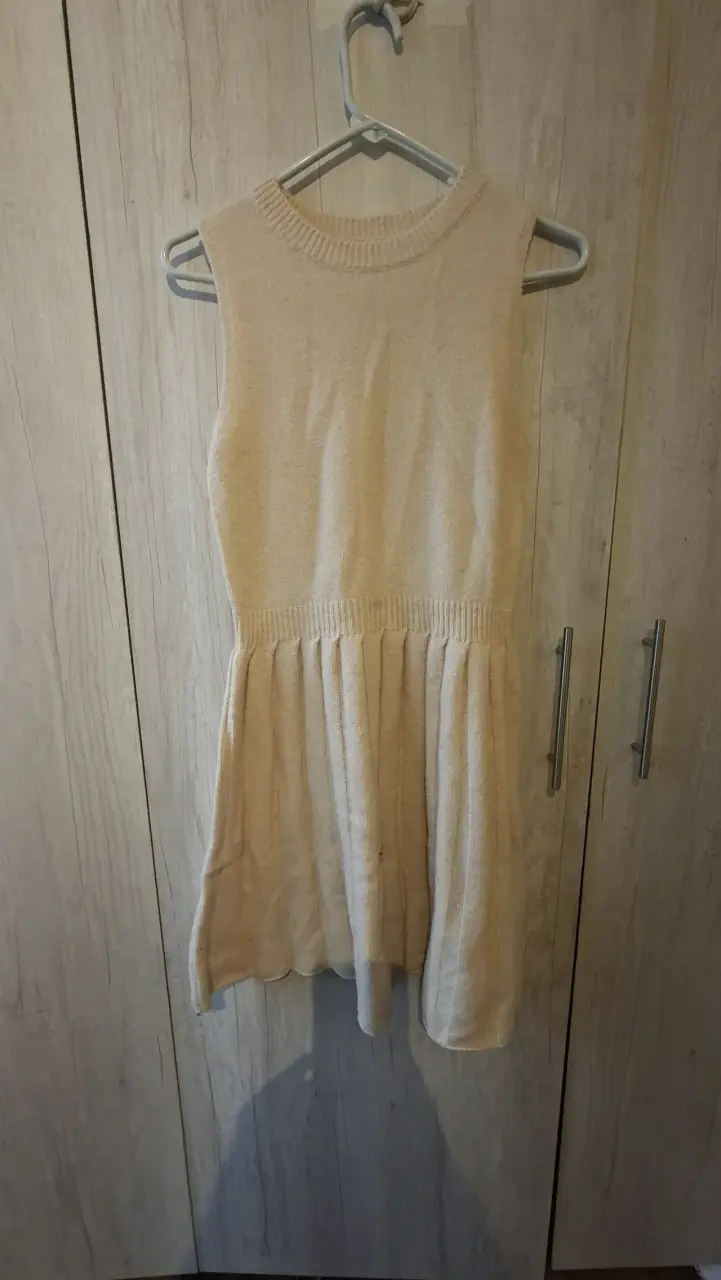 Vestido sin mangas beige para mujer