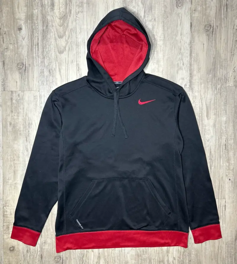 Polerón Nike negro con capucha y forro rojo - 1