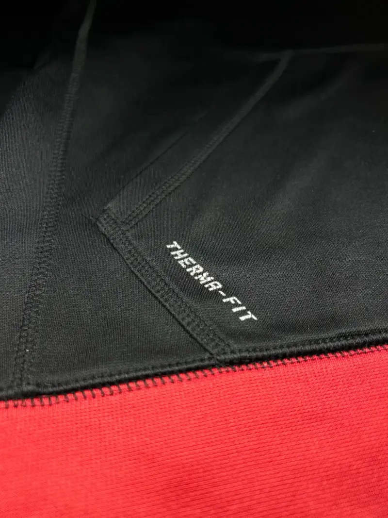 Polerón Nike negro con capucha y forro rojo - 3