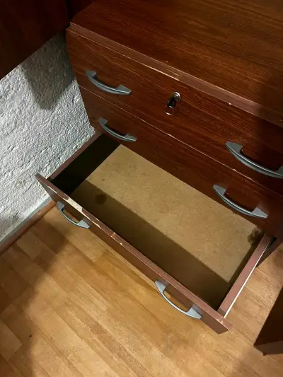 Ropero de madera con cajones y puertas - miniatura 3