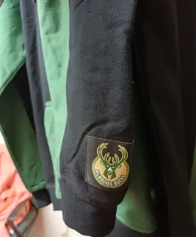 Polerón Milwaukee Bucks NBA Exclusivo - miniatura 4
