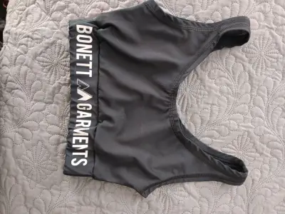 Sostenes deportivos Nike y Bonett Garments - miniatura 3