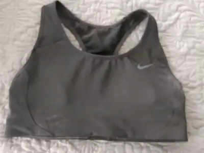 Sostenes deportivos Nike y Bonett Garments - miniatura 5