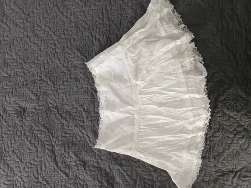 Falda corta a cuadros beige y negra - 4