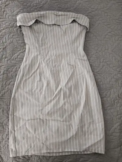 Vestido de rayas gris sin tirantes - miniatura 1