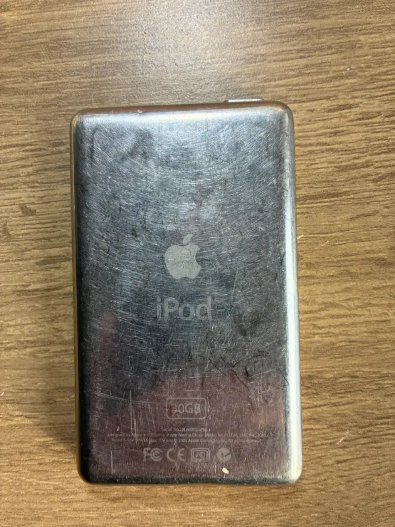 iPod Classic 30GB Edición Especial U2 con Cable - 3