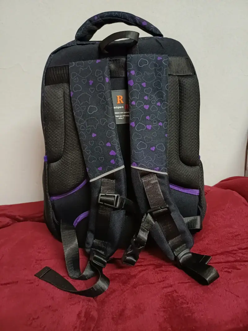 Mochila escolar estampada azul y negra - 4