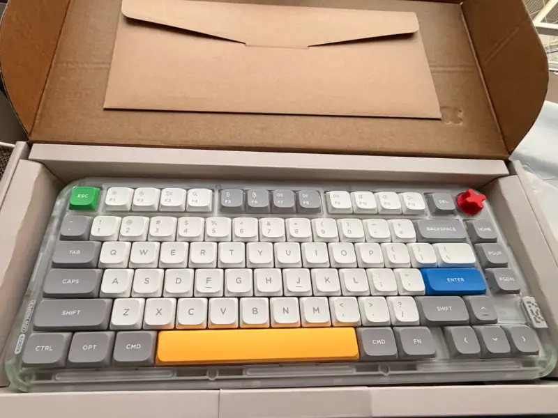 Teclado mecánico compacto con teclas de colores - 3