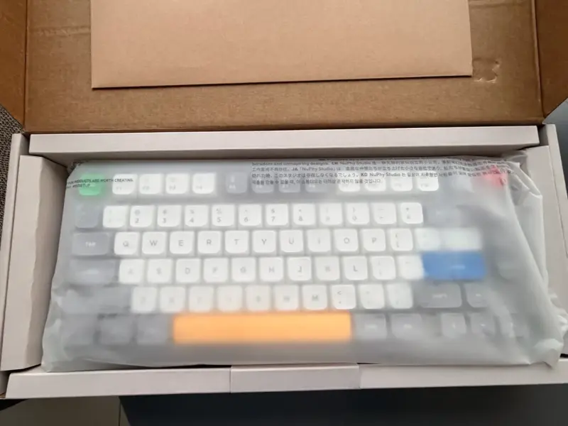 Teclado mecánico compacto con teclas de colores - 4