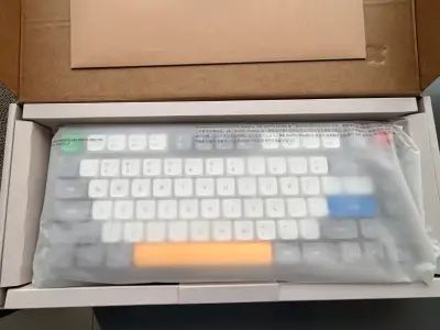 Teclado mecánico compacto con teclas de colores - miniatura 4