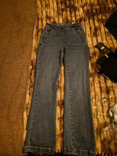 Jeans de mujer acampanados azul oscuro - miniatura 1