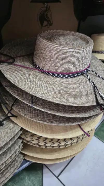Sombrero de paja tradicional chileno - miniatura 1