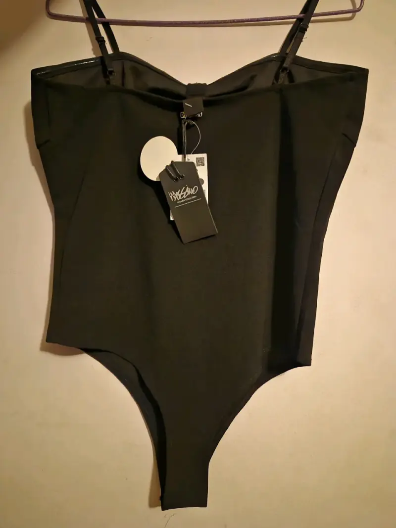 Body negro con lazo elegante - 2