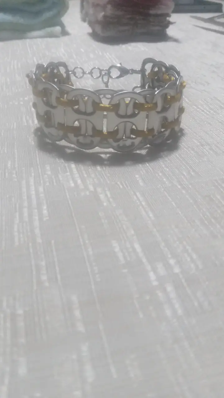 Pulsera artesanal de aluminio y cuerda