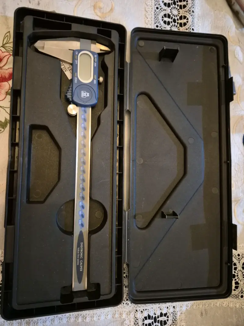 Calibrador digital Moore & Wright con estuche