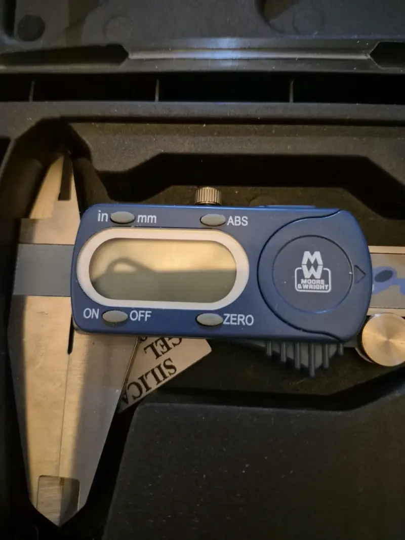 Calibrador digital Moore & Wright con estuche - 2